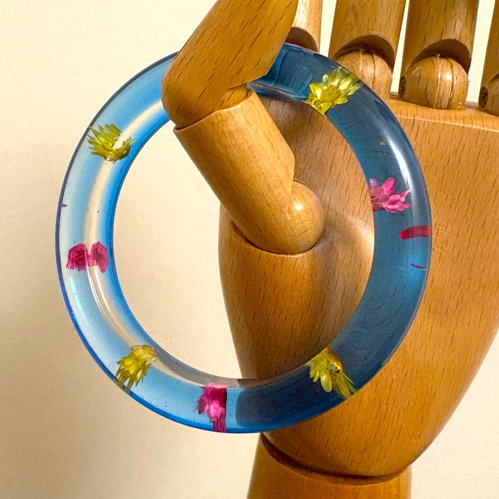 Vintage Lucite Bangle Bracelet with Flower Inclusions